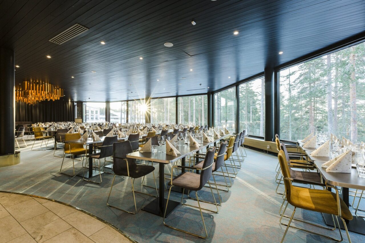 Hotel Sveitsi dining room.